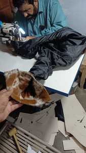 เสื้อแจ็คเก็ตกันลมหนังวัวแท้สำหรับฤดูหนาว ลายการ์ตูนพิมพ์บนผ้าแคนวาส มีฮู้ด บุด้วยผ้าฝ้ายแบบควิลท์ สไตล์ตะวันตกแท้ - Product Image 6