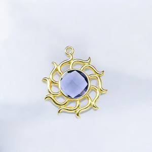 Pendentif de mode à breloques en plaqué or avec pierres précieuses en quartz Iolite rond-Bijoux à breloques en argent 925-Bijouterie en gros - Product Image 1