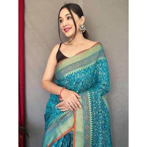 Stunning Turquoise Patola <b>Printed</b> Silk Saree with Blouse for Festivals and Weddings - Product Image 2