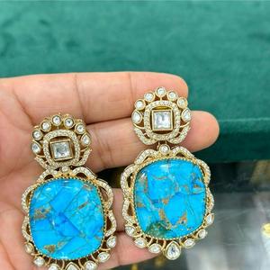 Boucles d'oreilles Moissanite élégantes de qualité supérieure avec des pierres d'usure traditionnelles Look for Party Wedding Wear Collection pour femmes - Product Image 1