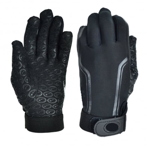 Gants de football américain personnalisés SEAMER WEAR avec logo imprimé pour adultes - Légers, pliables, écologiques, avec chambre à air en caoutchouc haute performance - Product Image 4