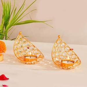 Candelabros decorativos de metal dorado con diseño de cristal para decoración del hogar, iluminación festiva y propósito de regalo - Product Image 3