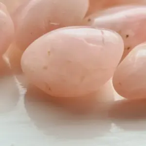 หินโรสควอตซ์ขัดเงา คริสตัลโรสควอตซ์ หินควอตซ์บำบัด หินพกพา ของขวัญอัญมณีจำนวนมาก - Product Image 2