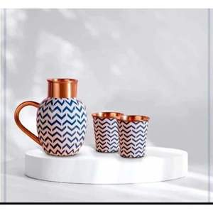 Ensemble d'accessoires de salle de bain en cuivre, design élégant en forme de carafe, pour une décoration de salle de bain élégante - Product Image 4