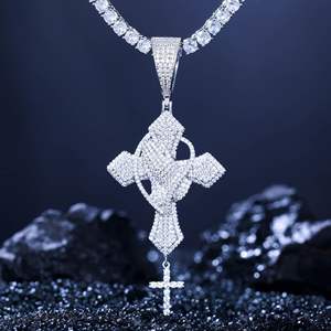Pendentif Croix Mains Pliées en Moissanite de Laboratoire RITZIN avec Croix Suspendue en Argent Sterling - Product Image 4