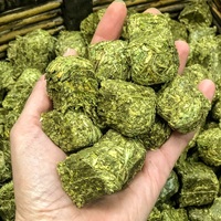 Alfalfa et foin de timothée de qualité supérieure, purement naturels, riches en protéines, en cubes, séchés, qualité A, alimentation animale pour bovins, chevaux, porcs