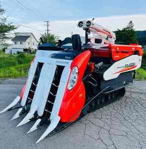 Nueva Cosechadora de Arroz Kubota ER-438 de 8 Filas con Alimentación Superior, Diésel, Distancia entre Filas de 300 mm - Product Image 3