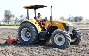 Potente Tractor Preet de 110 CV con Tracción en las 4 Ruedas, Motor Cummins, Caja de Cambios y Rodamientos, Diseño Robusto para Uso Agrícola, Durabilidad Inigualable, India - Product Image 5