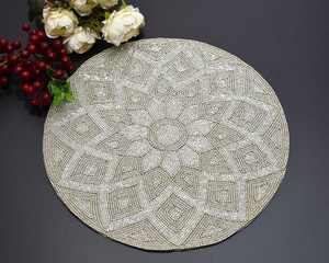 Napperon perlé Chargeur rond fait à la main pour salle à manger de luxe et décor de vacances Pièce unique perlé à la main, napperon, pendaison de crémaillère - Product Image 6