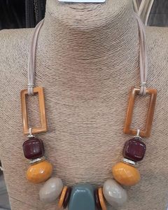 Collares de Cadena de Cuerda con Bolas de Resina Vintage para Mujer al por Mayor para Boutiques - Product Image 1