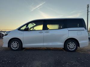 Voxy 2024 Usado, Sedán Automático de Gasolina, Cuero Oscuro, Llantas R17, Cámara Trasera 360 - Product Image 2