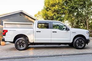 F-150 Lightning 2023 de Doble Motor y Tracción en las Cuatro Ruedas, Color Blanco Oxford - Product Image 6