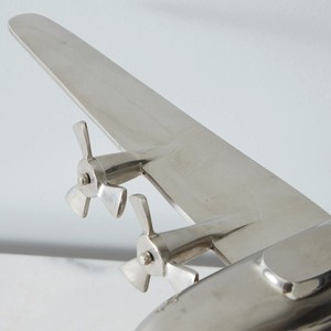 รูปปั้นเครื่องบินอะลูมิเนียมสไตล์วินเทจสำหรับตกแต่งบนโต๊ะเครื่องบินรูปปั้นเครื่องบินโลหะสีเงินของขวัญสำหรับแสดงที่บ้านสำนักงาน - Product Image 4