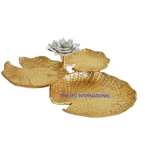 Support à gâteau en forme de feuille et de fleur de lotus plaqué or, style excellent, décoration de fête de mariage, accent de décoration intérieure, support à gâteau - Product Image 1