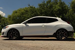 Hyundai Veloster N 2022 con Techo Solar, Faros LED, Cámara Trasera 360, Asientos Eléctricos, Turbo Automático - Product Image 4