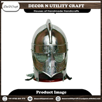 Décor gravé de casques en laiton en acier de style vintage fabriqués à la main pour les collections médiévales Ajoutez une élégance intemporelle à votre espace