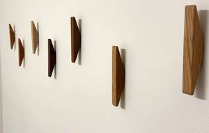 Nouveau modèle de cintre en bois mural décoratif au design minimaliste naturel - Product Image 4