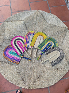 Ventilador de mano de algas marinas tejido a mano, ventilador rústico ecológico para bodas y fiestas - Product Image 2