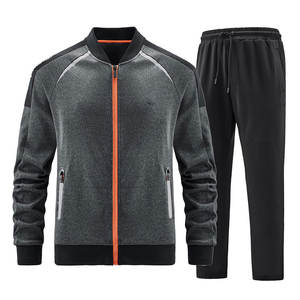 Nuevo Conjunto Deportivo para Hombre al por Mayor, Conjunto Deportivo de Dos Piezas en Color Sólido - Product Image 1