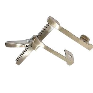 Rétracteur et écarteur à côtes Burford Finochietto manuel en acier inoxydable de haute qualité à 2 lames pour usage hospitalier - Product Image 5