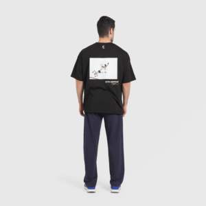 Camiseta Dominant en Negro, 100% Algodón Jersey de Peso Pesado, Impresión Gráfica en Serigrafía - Product Image 4