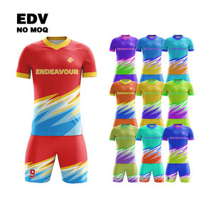 Diseño de sublimación personalizado e impresión de logotipo en camiseta de fútbol de poliéster 100% OEM conjunto uniforme para equipo - Product Image 2