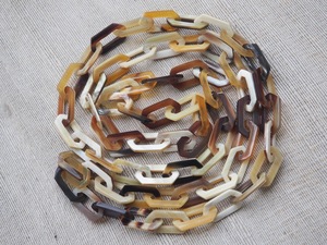 Collar de Lujo Hecho a Mano con Cuerno de Búfalo, Joyería Natural y Sostenible para Mujer, Alta Calidad - Product Image 3