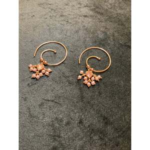 Exquisitos Pendientes de Diamantes Mehfil Miracles - Product Image 2