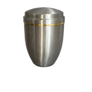 Urnes de crémation des cendres humaines avec bande noire pour femmes et hommes Urnes adultes en laiton Urnes de crémation commémoratives finies en or - Product Image 2