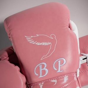 Nuevo Modelo de Guantes de Boxeo Rosados Personalizados Fly, Guantes de Sparring Profesionales de Cuero Vacuno Genuino con Cordones, Venta al Por Mayor - Product Image 6