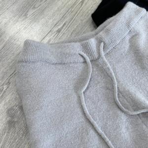 Pantalones Acampanados de Mohair de Punto Personalizados para Hombre, Fabricante de Ropa de Mohair, Pantalones Deportivos Acampanados de Mohair de Tacto Suave - Product Image 4