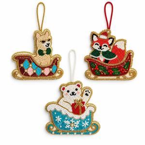 Vente en gros Samaira Leo Ornement de Noël suspendu personnalisé avec perles colorées, motif 'Sleigh Friends', décoratif pour sapin de Noël et fêtes - Product Image 1