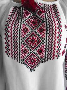 Chemisier pour femme ukrainienne authentique Taille XL Vyshyvanka Brodé à la main Design traditionnel Lavable Taille naturelle - Product Image 4