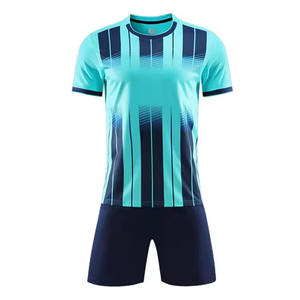 2025 Diseños personalizados Kit completo de fútbol con nombre de equipo personalizado Ropa deportiva Nueva temporada Poliéster de secado rápido Uniforme con logotipo superior personalizado - Product Image 4