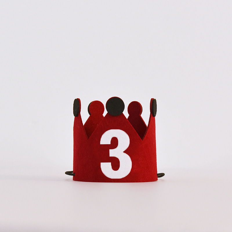 [3] Chapeau couronne rouge