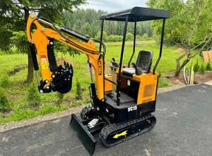 ENVÍO GRATUITO Excavadora Hidráulica Mini VICSEC VC15 de 15 HP con Cuchilla de Retroexcavación de 39 Pulgadas, Cucharón de 16 Pulgadas, Cubierta Completa, EPA, CE, Sistema Hidráulico Auxiliar - Product Image 4