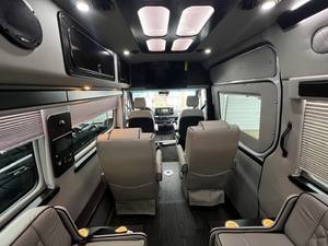 MEJOR Mercedes-Benz Sprinter 3500 2023, TRANSMISIÓN AUTOMÁTICA, 6 CILINDROS, TECHO PANORÁMICO COMPLETO - Product Image 3