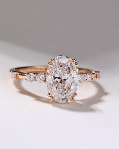 Bague de fiançailles Moissanite taille ovale 12x8mm | Solitaire avec pierres latérales | OEM de bijoux fins de mariage de mariée en or ou en argent - Product Image 1