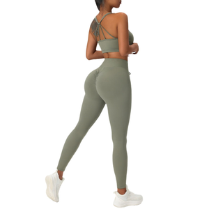 Ensemble de yoga 2 pièces pour femmes Soutien-gorge de sport à bretelles fines Leggings de yoga taille haute - Product Image 1