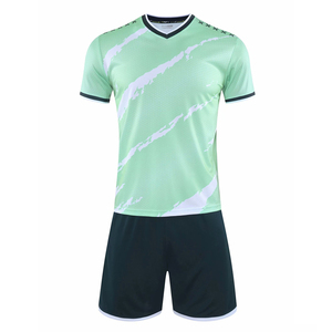 Chaquetas de entrenamiento de fútbol para hombres de primera calidad Servicio OEM Ecológico Secado rápido para rendimiento y comodidad - Product Image 4