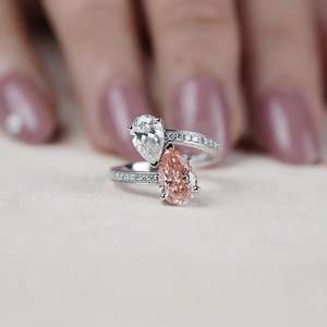 Anillo de Compromiso Toi Et Moi Certificado por IGI con Banda de Diamantes en Pavé Rosa y Blanco - Product Image 6