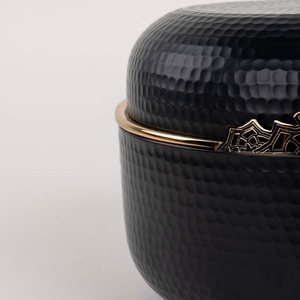Casserole martelée noire de luxe, couvercle décoratif et base en métal Réceptions de mariage Buffet et banquet haut de gamme Hôtel et restaurant - Product Image 4