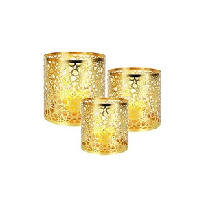 Portavelas votivo de metal de nuevo aspecto a la moda con elementos decorativos que combinan estilo y funcionalidad para acentos del hogar - Product Image 2