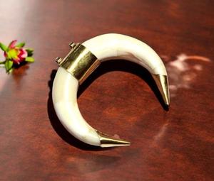 Collier avec pendentif en os de buffle, bijoux tribaux naturels et durables pour femmes, haute qualité - Product Image 1