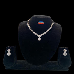 Ensemble de collier AD artisanal avec boucles d'oreilles parfait pour les femmes à la recherche de bijoux traditionnels pour les vêtements et les cérémonies ethniques indiens - Product Image 1