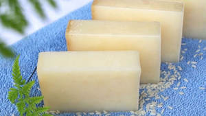 สบู่น้ำนมข้าวสบู่ทำมือสบู่น้ำนมแพะเพื่อความขาวกระจ่างใสสบู่นมแพะสำหรับควบคุมน้ำมัน Akina - Product Image 3