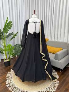 Robe Anarkali et pantalon en georgette noire à motifs festifs tendance avec un ensemble de dupatta - Product Image 4