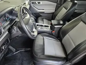Ford Explorer XLT SUV 2024 con Volante a la Izquierda, Asientos de Cuero, Neumáticos R19 y Techo Panorámico - Product Image 2