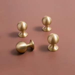 Boutons minimalistes en laiton pour armoires de cuisine et de chambre à coucher, quincaillerie de meubles élégante, design durable antirouille, installation facile, maison - Product Image 1
