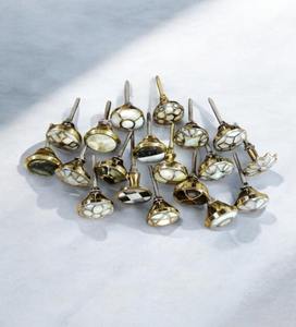 Perilla blanca de diseñador con detalles dorados para armarios de oficina y cajones de escritorio Tirador de manija de muebles de lujo adecuado para espacios de trabajo - Product Image 2